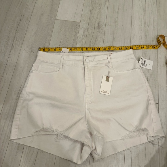 Good American Jean Shorts - Picture 2 of 4